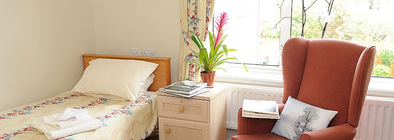 Bedroom in River Court with large window