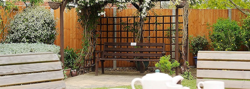 River Court garden patio with park bench